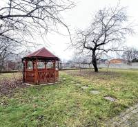A garden at a family house on Komárovská Street in Bratislava - Podunajské Biskupice with a gazebo.