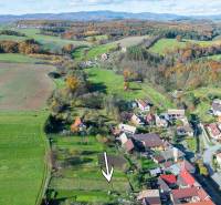 A view of Lieskovec, where family houses are surrounded by nature and fields.