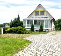 Family house on Pútnická Street in Bratislava - Záhorská Bystrica with a glass veranda.