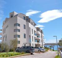 Recreational apartment building in the town of Pag, close to the sea. Parking available by the building.