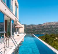 Villa in Korčula with a pool and views of the mountains and the sea.