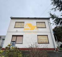 Family house in Dvory nad Žitavou, Dvory nad Žitavou street, with a garden in front of the house.