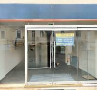 Commercial premises for rent on Hauptstraße in Eisenstadt with a glass entrance.
