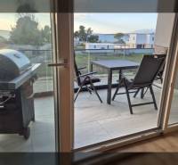 Open terrace with a grill and seating area in a holiday apartment in Zukve, Vrsi.