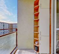 The balcony of a 3-room apartment on Mierová Street in Stará Ľubovňa with a view of the apartment buildings.