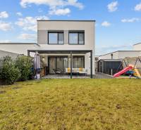 Garden of a 4-room apartment on Topoľová Street in Rovinka with a lawn and a children's playground.