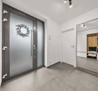 Built-in wardrobe and mirror in the hallway of a 4-room apartment with ceramic flooring.