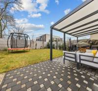 A garden at a 4-room apartment on Topoľová Street in Rovinka with a terrace and a trampoline.