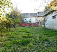 Garden and older buildings in the commercial premises of Vígľašská Huta-Kalinka.