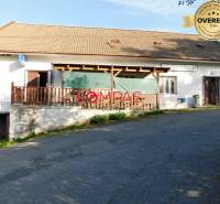 Exterior of commercial premises with a terrace in Vígľašská Huta-Kalinka, ideal for business.