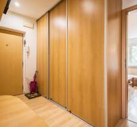 Pozrite si PRÍJEMNÝ 2i byt so ZARIADENÍM, LODŽIOU a KLIMATIZÁCIOU