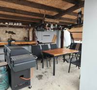 Covered seating area in a family house in Tornyosnémeti with a grill and a table.