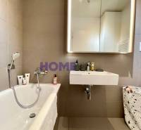 Bathroom with a bathtub and a mirror in a 3-room apartment.