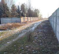 Plots - housing on Hodská Street in Galanta with a snowy road and fence.