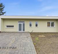 Family house in Čukárska Paka, Veľká Paka, with a paved area and a low-maintenance garden.