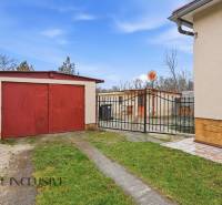 Garage and gate at a family house in Čierny Brod, surrounded by greenery.