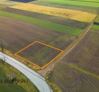 Land - housing in Kostolné Kračany on Šipošovská Kračany, next to the road on an empty field.