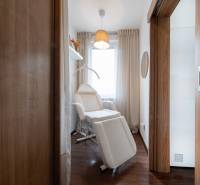 A room with a lounger and a wooden decor floor in a 3-room apartment.