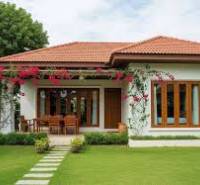 A family house in Liptovský Mikuláš with a lawn and a terrace, decorated with climbing plants.