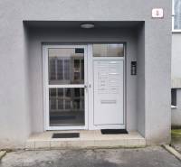 Entrance to a 4-room apartment in Bratislava-Karlova Ves on Janotova Street.