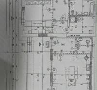 Floor plan of a family house with a garage, kitchen, and dining room.