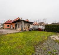 Family house in the town of Bobot on Bobot Street. Yard with lawn and building.