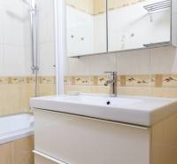 Bathroom with a shower, mirror cabinet, and sink in a 4-room apartment.