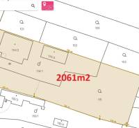 The cadastral map shows a family house in Veľké Raškovce with an area of 2061 m².
