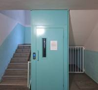 The staircase with an elevator on Novomeského Street in Žiar nad Hronom, near the 1-room apartment.