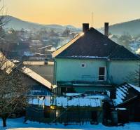 A snowy landscape with a family house in Horné Vesie, surrounded by snow-covered roofs and trees.