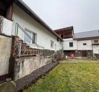 A family house on Osloboditeľov Street in Lieskovec with a lawn and a terrace.