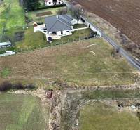 A view of the house and land on Tichá Street in Kuzmice, suitable for residential plots.