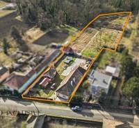 The image shows a plot of land for residential purposes in Vrakúňa with a defined boundary.