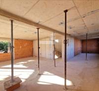 Unfinished construction of a 2-room apartment with brick walls in PETRČANE.