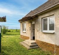The garden of a family house in Siladice with direct access to the open countryside.
