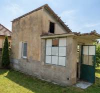 The back part of a family house in Siladice with open doors and a lawn.