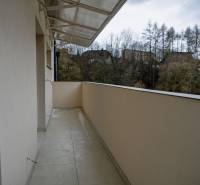 In Stará Ľubovňa, a 3-room apartment with a spacious balcony and a view of the trees.