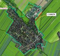 The map shows the layout of the cadastral area of Blatné and the location on Družstevná Street. The plots designated for residential purposes are highlighted.