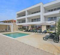 Apartment complex with a pool and terrace in the town of Sukošan, ideal for relaxation.