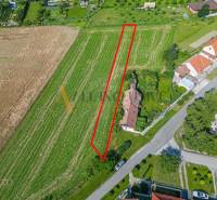 Aerial view of the plot bordered by a red line near Kosuty Street in Košúty.