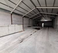 The interior of warehouses and halls consists of concrete walls and a roof structure.