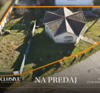 Plots - residential in Zemianska Olča with a house and garden for sale.