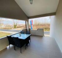 The terrace of a family house on Grbi Street in Nin with a view of the surroundings.