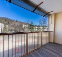 The balcony of a 3-room apartment on SNP Street 77 in Považská Bystrica with a mountain view.