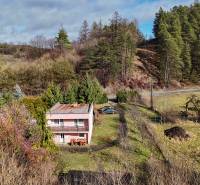 A family house in Tŕstie surrounded by greenery and nearby forests.