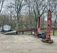On Pavlice Street in the town of Pavlice, there is an abandoned auto repair shop with a lift.