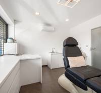 A room with a lounger in a family house, with a view through the blinds.