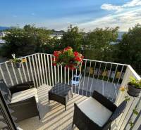 The balcony of a 3-room apartment in Trenčín on Odevná with comfortable rattan seating.