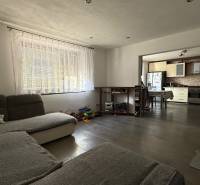 Living room in a family house with a view of the kitchen, floor with wood decor.
