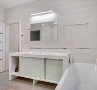 Bathroom with a bathtub and a mirror in a 3-room apartment.